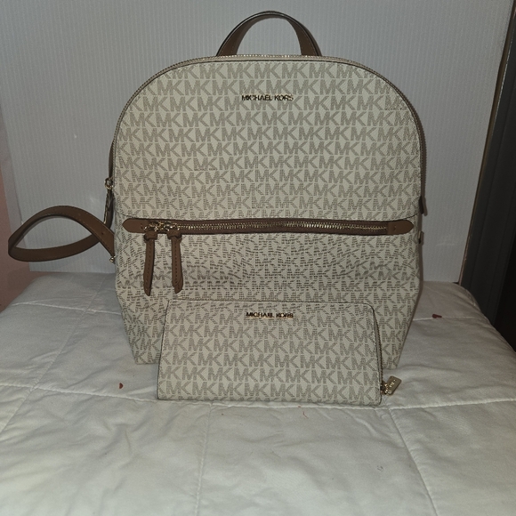Michael Kors Handbags - Michael Kors Beige and Brown Woman Backpack With Wallet1
